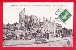 F-54-Baccarat-02P94 Vue Intérieure De La Ville, Bombardée Par Les Allemands, Animation, La Fontaine, Cpa  - Baccarat