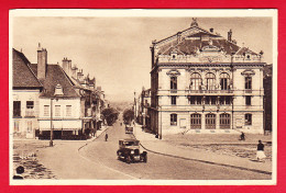 F-71-Autun-11P94  La Place Du Champ De Mars, Le Théâtre, Très Vieille Voiture, Cpa BE - Autun