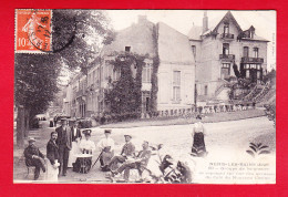 F-03-Neris Les Bains-14P204  Groupe De Baigneurs Se Reposant Sur Une Des Terrasses Du Café Du Nouveau Casino, Cpa BE - Neris Les Bains