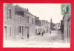 F-44-La Bernerie-12P204  La Rue De La Mer, Petite Animation, Cpa BE - La Bernerie-en-Retz