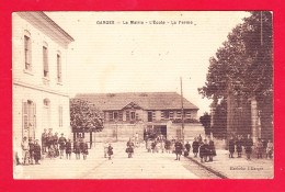 F-95-Garges-01Ph124  La Mairie, L'école, La Ferme, Grosse Animation, Cpa  - Garges Les Gonesses