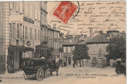 NE 2-(32) AUCH - PLACE VILLARET JOYEUSE ET LE CENTRAL HOTEL - VOITURE HIPPOMOBILE  - 2 SCANS - Auch