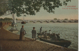 NE 6-(33)  LIBOURNE - PONT SUR LA DORDOGNE - CANOTEURS ET PROMENEURS - CARTE COLORISEE - 2 SCANS - Libourne