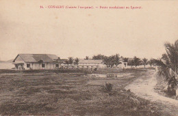 NE 16- GUINEE FRANCAISE - CONAKRY - KONAKRY - ROUTE CONDUISANT AU LAZARET - 2 SCANS - French Guinea