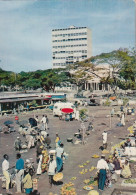 NE 17- COTE D' IVOIRE - ABIDJAN - LE MARCHE ET L' HOTEL DE VILLE - CARTE COULEURS - 2 SCANS - Costa De Marfil