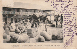 NE 17 - DJIBOUTI - CHARGEMENT DE CARAVANE PRES DE LA DOUANE  - 2 SCANS - Djibouti