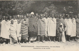 NE 18 -  MADAGASCAR  - IMPOINIMERINA , ROI DES BARA  IMAMONO ET SA SUITE  - 2 SCANS - Madagascar