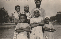 NE 18 - MISSIONS DES PERES DU SAINT ESPRIT - FAMILLE AFRICAINE - 2 SCANS - Missions