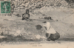 NE 19 - SCENES DU SUD - LAVEUSES ARABES  - 2 SCANS - Afrique