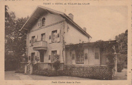 OP 4-(03) VICHY - HOTEL ET VILLAS DES LILAS - PETIT CHALET DANS LE PARC - 2 SCANS  - Vichy