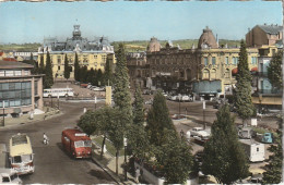 OP 5-(03) VICHY - ESPLANADE DE L' HOTEL DE VILLE - CARTE COULEURS - AUTOBUS , AUTOMOBILES , TUB  - 2 SCANS - Vichy