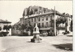 OP 6-(04) LES MEES - PLACE DE LA REPUBLIQUE  - CAFE DE L' UNIVERS - ANIMATION - 2 SCANS - Sonstige & Ohne Zuordnung