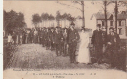 0P 23-(40) AU PAYS LANDAIS - UNE NOCE - LE DEFILE - MARIES ET CORTEGE - PHOT . M. DELBEY , BORDEAUX- 2 SCANS - Aquitaine