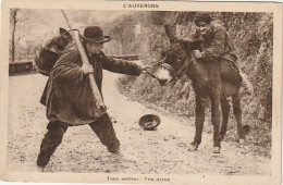 OP 23-(63) L' AUVERGNE - TROIS ENTETES - TRIS DARUS - ANE ET PAYSANS - ED . GOUTTEFANGEAS , OLLIERGUES- 2 SCANS - Auvergne