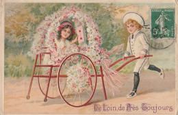 OP 26 - CARTE FANTAISIE GAUFREE - " DE LOIN , DE PRES TOUJOURS " - COUPLE D' ENFANTS AVEC CARRIOLE FLEURIE - 2 SCANS - Szenen & Landschaften