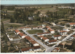 PE 8-(16) BAIGNES SAINTE RADEGONDE - LA CITE " LES ROSIERS " - VUE AERIENNE  - CARTE COULEURS - 2 SCANS - Other & Unclassified