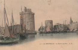 PE 9-(17) LA ROCHELLE - LA SORTIE DU PORT - CARTE COLORISEE - 2 SCANS - La Rochelle