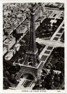 PARIS. -  La Tour Eiffel. Vue D'avion      Non Circulée. - Eiffeltoren