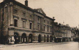 PE 13-(19) BRIVE LA GAILLARDE - L' HOTEL DE VILLE - : PHARMACIE , EPICERIE - CARTE PHOTO MORIS'S  LIMOGES - 2 SCANS - Brive La Gaillarde