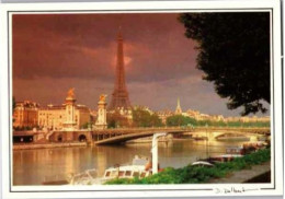 PARIS. -  Le Pont Alexandre III Et La Tour Eiffel.      Non Circulée. - Ponts