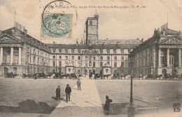 PE 21-(21) DIJON - HOTEL DE VILLE , ANCIEN PALAIS DES DUCS DE BOURGOGNE - CALECHES , FIACRES - 2 SCANS - Dijon