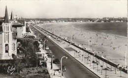 OP Nw32-(17) ROYAN - LA ROUTE DU BORD DE MER VUE DEPUIS LE FAMILY HOTEL - AUTOMOBILES - VILLAS - 2 SCANS - Royan