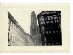 Ref 1 - Photo :  Strasbourg La Cathédrale Et Vieille Maison De La Rue Mercière , Alsace  - France . - Europa