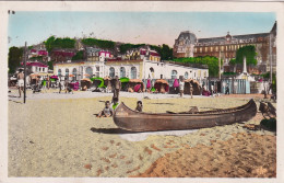 MO 30-(14) HOULGATE - LA PLAGE DEVANT LE CASINO ET LE BOIS DE BOULOGNE - ANIMATION - Houlgate