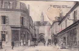 NE 30-(18) MEHUN SUR YEVRE - RUE JEANNE D'ARC ( CENTRE ) - ANIMATION - COMMERCES - Mehun-sur-Yèvre