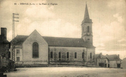 DERVAL LA PLACE ET L'EGLISE - Derval