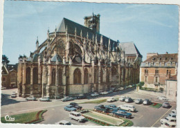 Nièvre :  NEVERS : Vue  1970 , Voitures  Peugeot , Citroën....renault 4 - Nevers