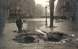 CRUE DE PARIS EFFONDREMENT DE LA VOUTE D'UN EGOUT - Überschwemmung 1910