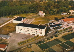 QU 4-(24) EYMET - LE COLLEGE D' ENSEIGNEMENT SECONDAIRE - VUE AERIENNE - CARTE COULEURS - 2 SCANS - Autres & Non Classés