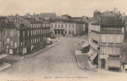 QU 17-(32) AUCH - MAIRIE ET PLACE DE LA REPUBLIQUE - CAFE DE FRANCE - 2 SCANS - Auch