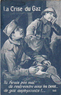 QU 20- " LA CRISE DU GAZ " - POILU SE DECHAUSSANT - GUERRE 1914/1918 - 2 SCANS  - Humoristiques