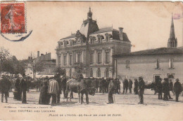 QU 25-(33) COUTRAS PRES LIBOURNE - PLACE DE L' HOTEL DE VILLE UN JOUR DE FOIRE  - 2 SCANS - Autres & Non Classés