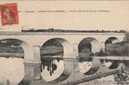 QU 26 -(33) SAINTE FOY LA GRANDE - PONT DU CHEMIN DE FER SUR LA DORDOGNE - LOCOMOTIVE , WAGONS- 2 SCANS - Autres & Non Classés