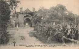 NOIRMOUTIER : LE BOIS DE LA BLANCHE - LA PORTE DES LIONS DE L'ANCIEN - Noirmoutier