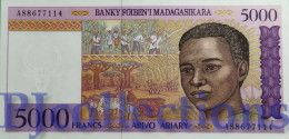 MADAGASCAR 5000 FRANCS 1995 PICK 78b UNC PREFIX "A" - Madagascar
