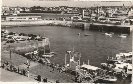 RE 4-(35) SAINT MALO - L' EMBARCADERE DES VEDETTES POUR DINARD - A GAUCHE , LA GARE MARITIME  - 2 SCANS - Saint Malo