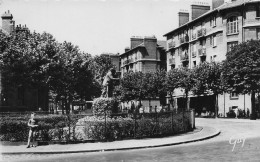 Suresnes  - La Place De La Statue  De Jean Jaures -  CPSM °J - Suresnes