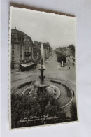 Le Chaux De Fonds - Fontaine Monumentale Et Rue Leopold Robert - La Chaux