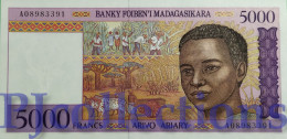 MADAGASCAR 5000 FRANCS 1995 PICK 78a UNC PREFIX "A" - Madagascar