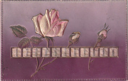 RE 21-  CARTE FANTAISIE GAUFREE -  FLEURS : ROSES - CACHE DECOUPE ROSES ET RUBAN  SATIN  - 2 SCANS - Blumen