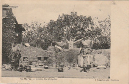 RE 24- (MAROC) CUISINE DES SENEGALAIS - FEMMES - PHOTO DEYGALLIER , CASABLANCA - TAMPON TIRAILLEURS SENEGALAIS - 2 SCANS - Sonstige & Ohne Zuordnung