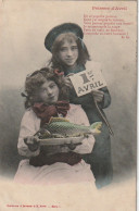 SO 4-" POISSON D' AVRIL "- COUPLE D' ENFANTS PRESENTANT UN POISSON - BERGERET, NANCY  - 2 SCANS - April Fool's Day