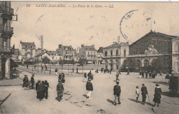 SO 6-(44) SAINT NAZAIRE - LA PLACE DE LA GARE - ANIMATION  - 2 SCANS  - Saint Nazaire