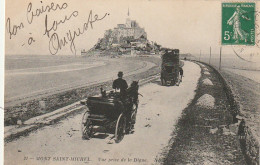 SO 13-(50) MONT SAINT MICHEL - VUE PRISE DE LA DIGUE - CALECHE , VOITURE HIPPOMOBILE - 2 SCANS - Le Mont Saint Michel