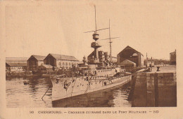 SO 13-(50) CHERBOURG - CROISEUR CUIRASSE DANS LE PORT MILITAIRE - 2 SCANS - Cherbourg