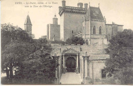 CPA - UZES - LE DUCHE, ENTREE, LA TOUR AVEC LA TOUR DE L'HORLOGE (PAFAIT ETAT) - Uzès